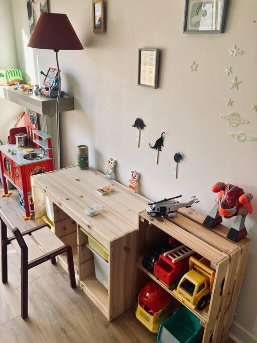 Paris : Appartement Familial Avec Parking Prive Clichy Exterior photo